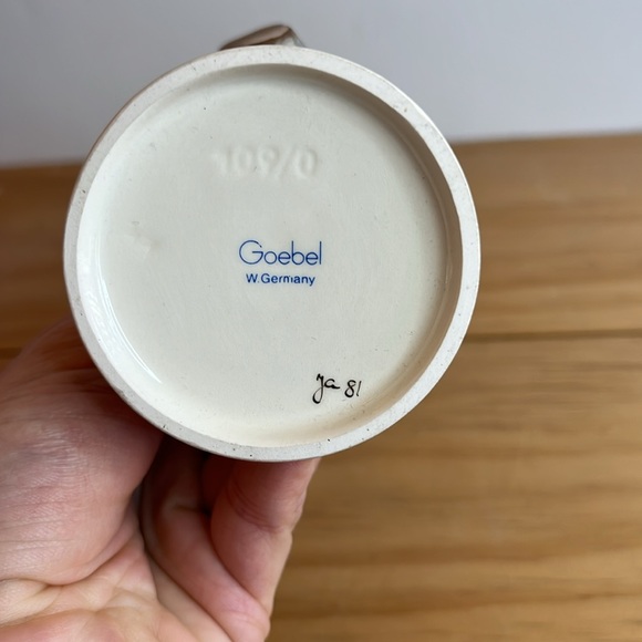 VINTAGE HUMMEL HAPPY TRAVELER #109/0 FIGURINE 1979 TMK-6 - Picture 6 of 6